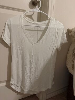 Abercrombie & Fitch White V-Neck Short Sleeve Tee